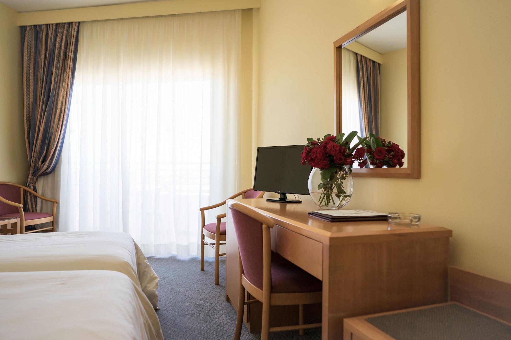 Aloe Hotel Paphos Eksteriør bilde