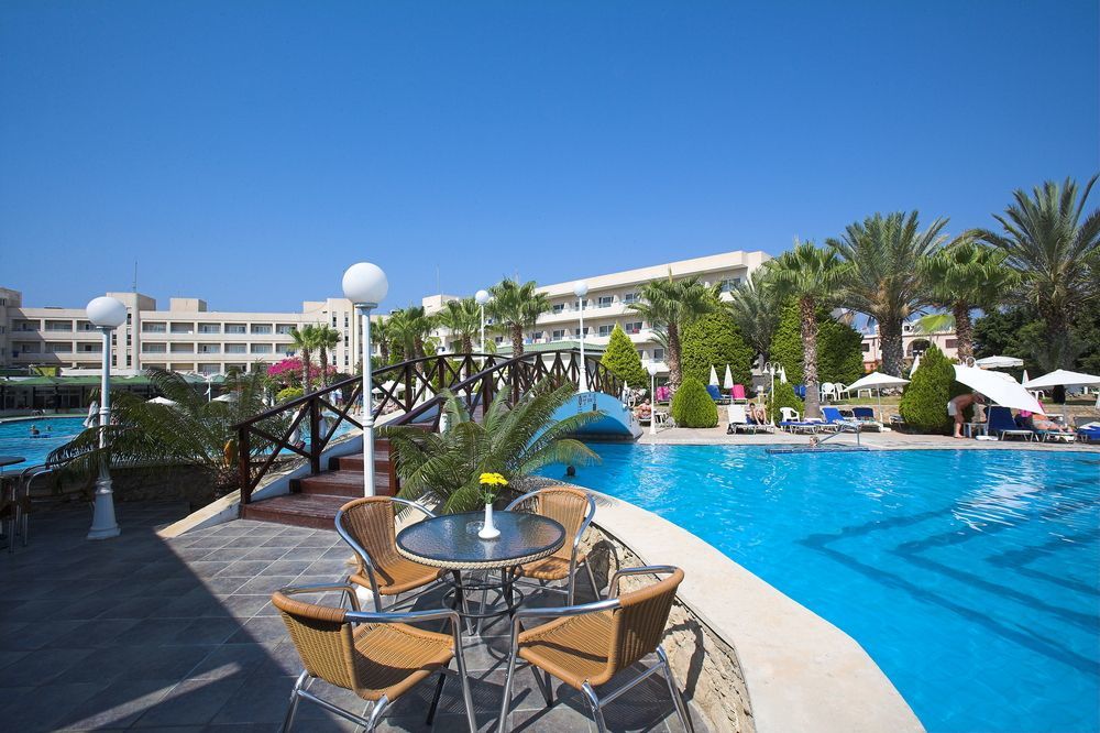 Aloe Hotel Paphos Eksteriør bilde